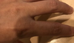 薬指が中指につられる話