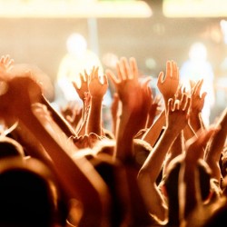 アイドル、バンド、クラブDJの音楽的相違